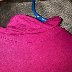 5 for $25📦 turtleneck maroon long sleeve shirt !